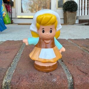 Fisher price Little People Cinderella Maid Talking Figure Rare Vintage 2014